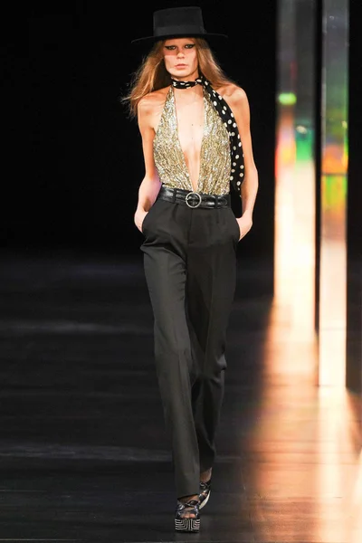 Look 19